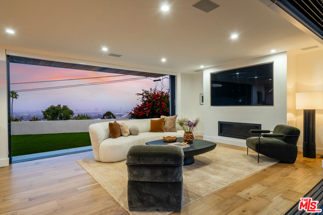 8021 Floral Ave