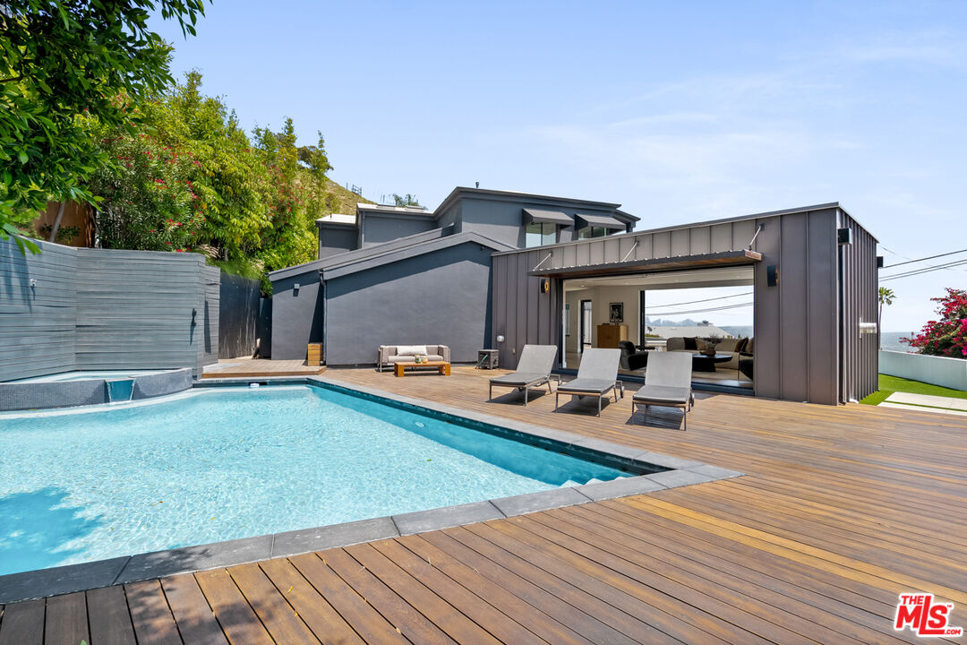 8021 Floral Ave