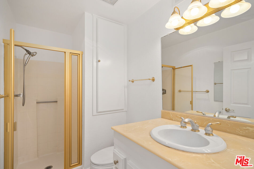 839 S Holt Ave Unit: 104