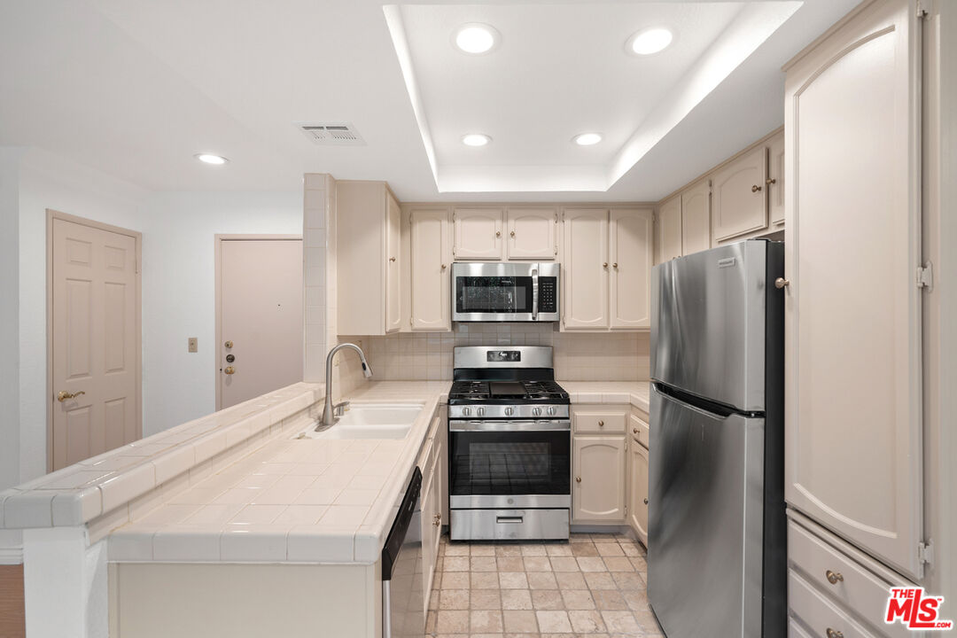 839 S Holt Ave Unit: 104