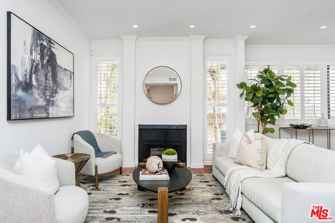 1830 Westholme Ave Unit: 204