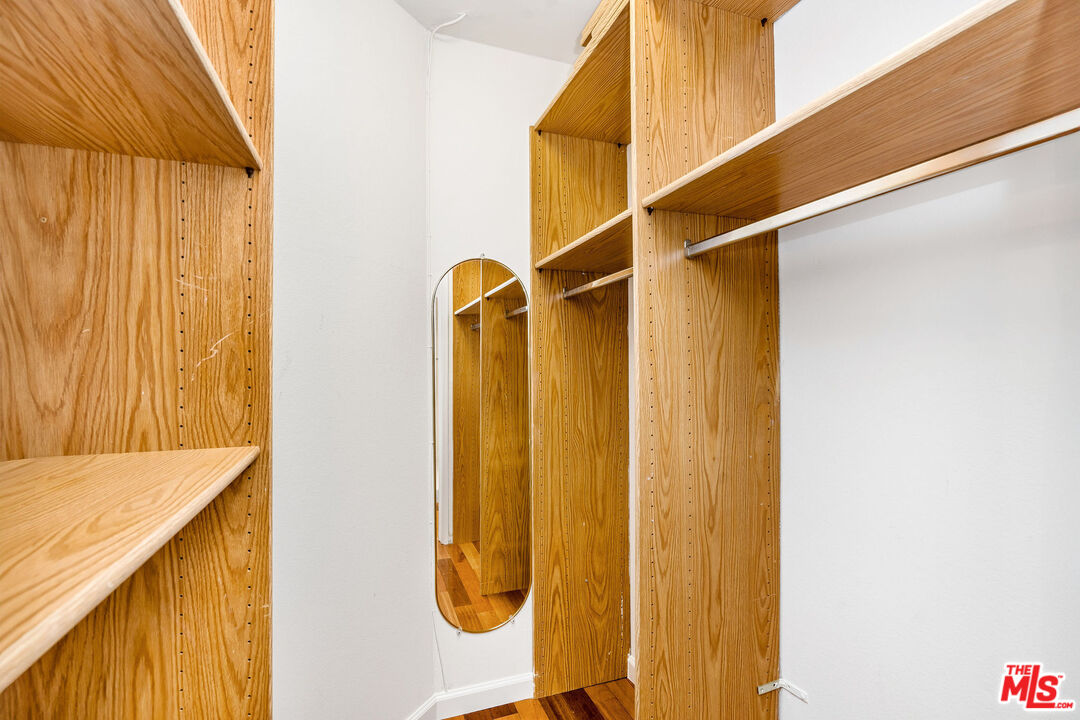 1830 Westholme Ave Unit: 204