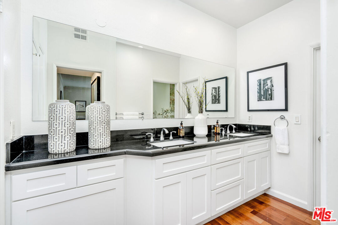 1830 Westholme Ave Unit: 204