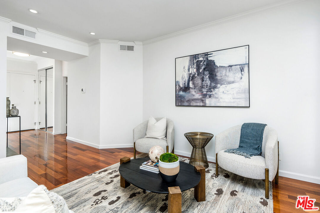 1830 Westholme Ave Unit: 204