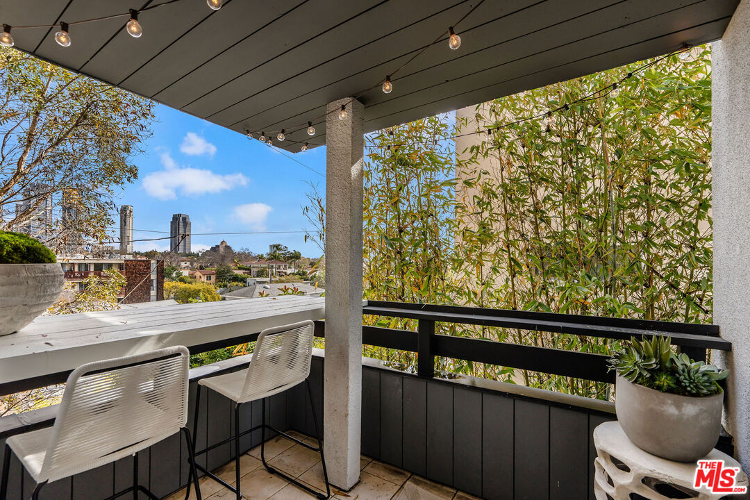 1830 Westholme Ave Unit: 204