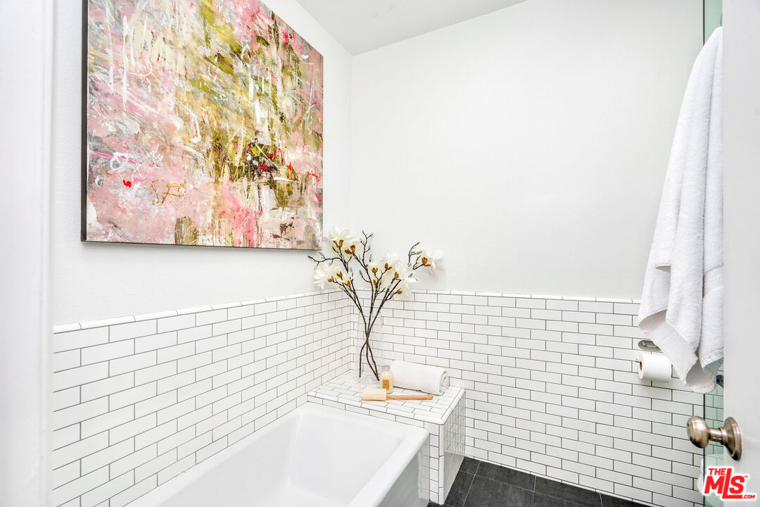 1830 Westholme Ave Unit: 204