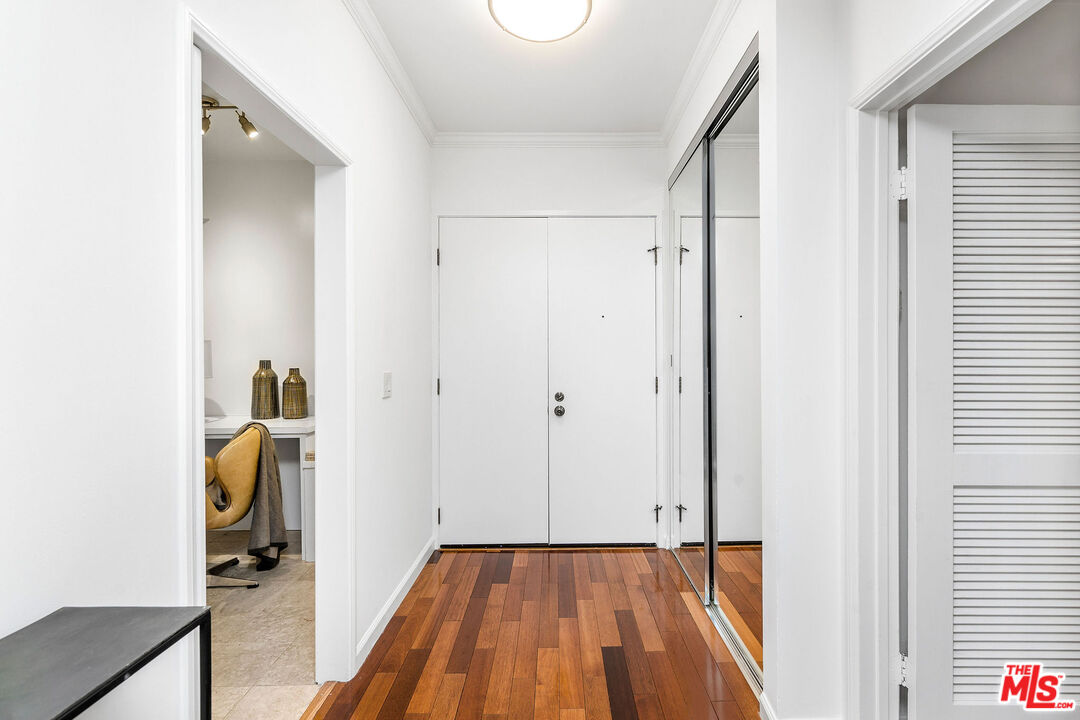 1830 Westholme Ave Unit: 204