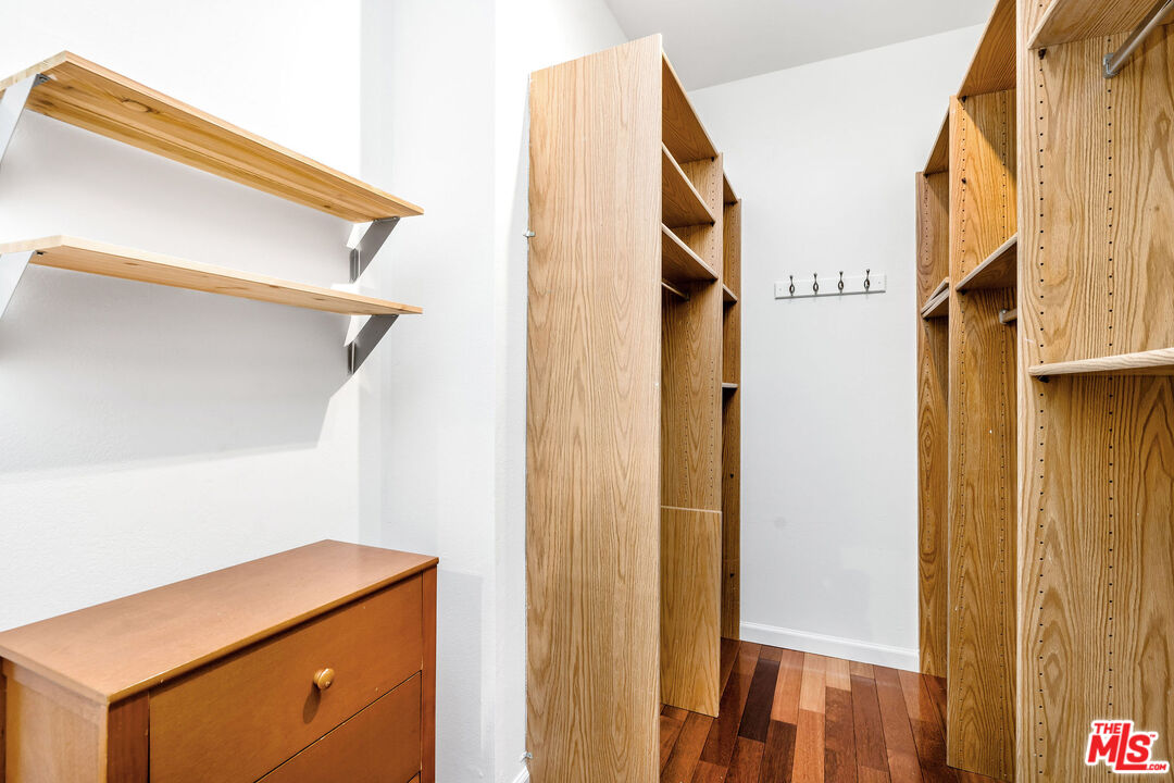 1830 Westholme Ave Unit: 204