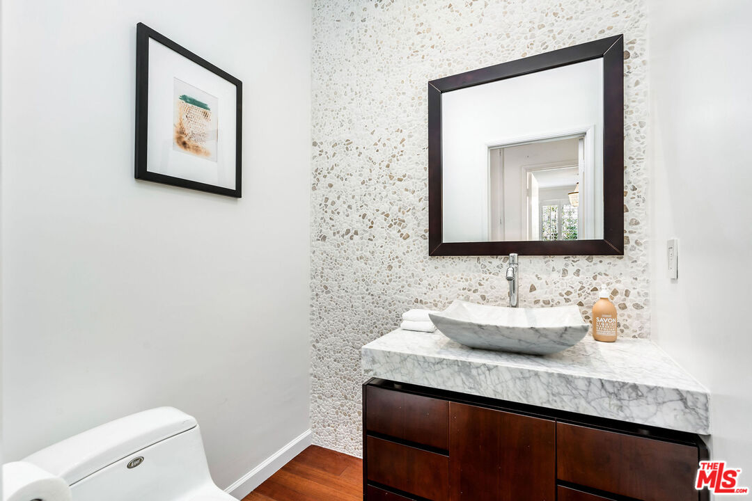 1830 Westholme Ave Unit: 204