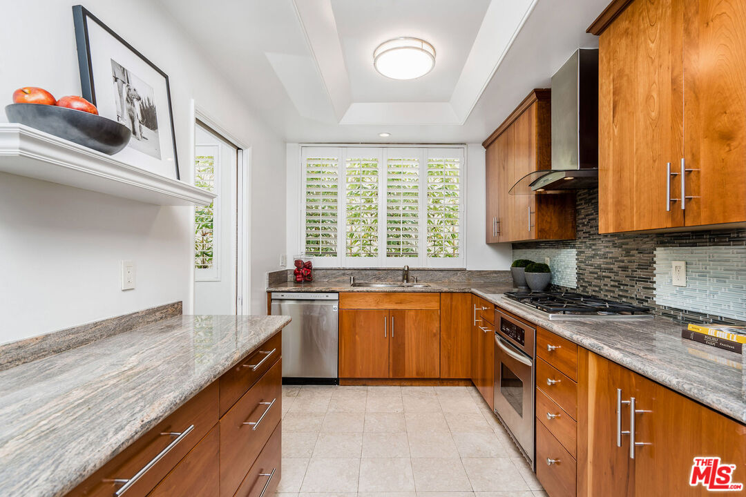 1830 Westholme Ave Unit: 204