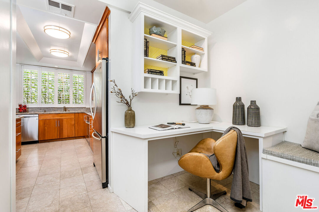 1830 Westholme Ave Unit: 204