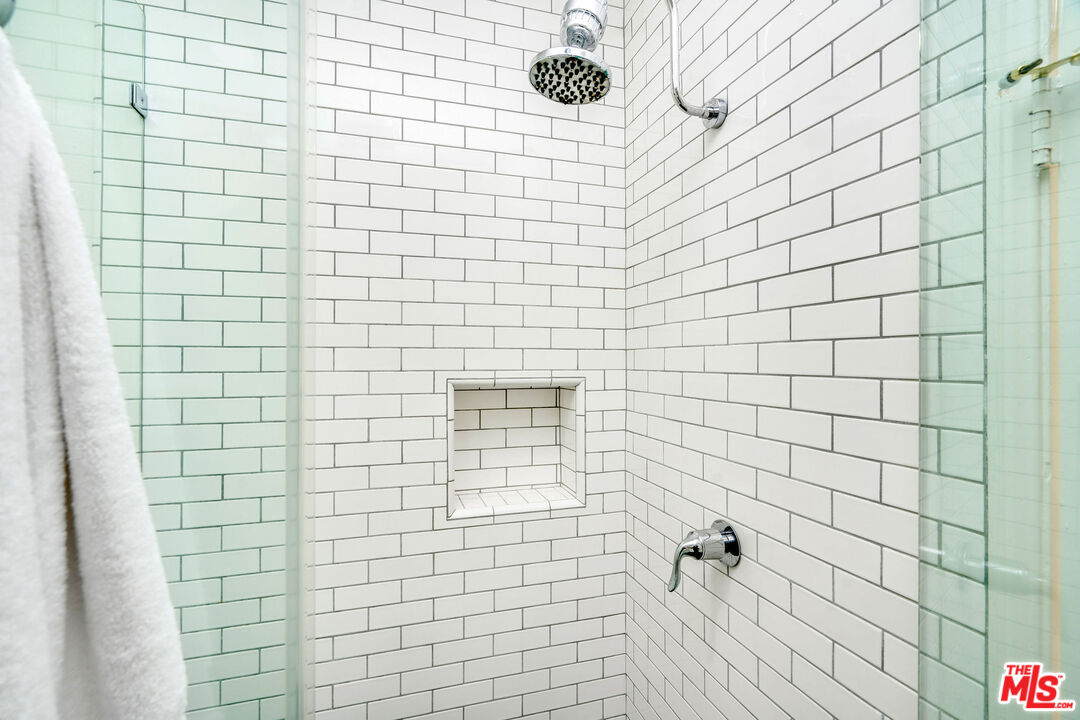 1830 Westholme Ave Unit: 204