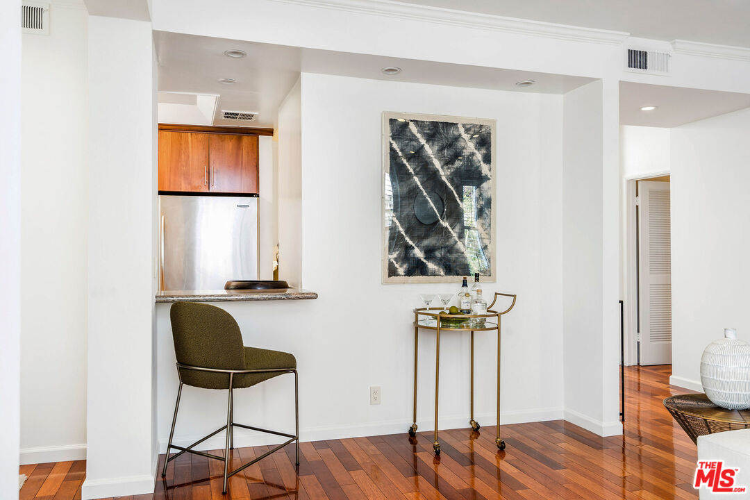 1830 Westholme Ave Unit: 204