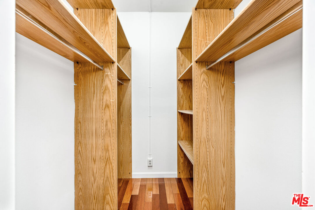 1830 Westholme Ave Unit: 204