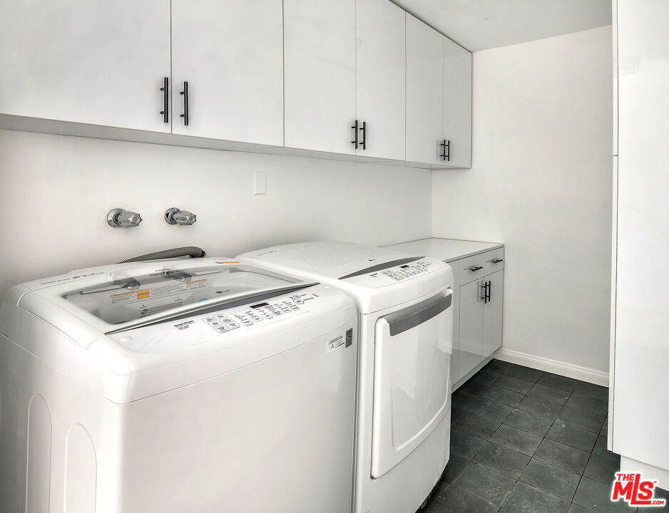 440 S Roxbury Dr Unit: 302