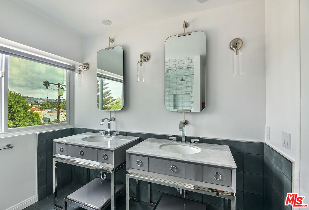 440 S Roxbury Dr Unit: 302