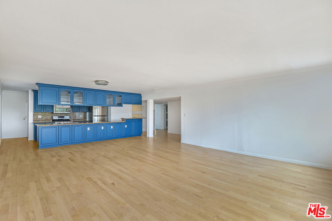 440 S Roxbury Dr Unit: 302