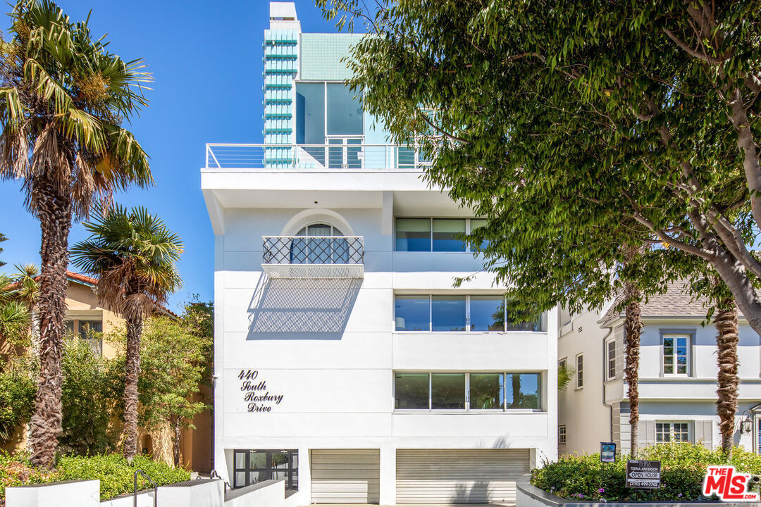 440 S Roxbury Dr Unit: 302