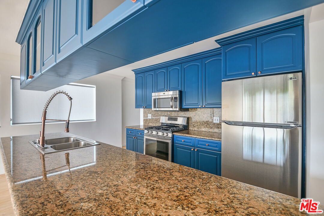 440 S Roxbury Dr Unit: 302