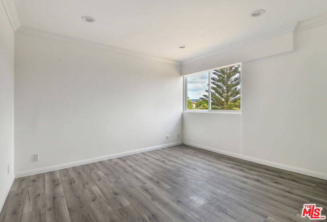 440 S Roxbury Dr Unit: 302