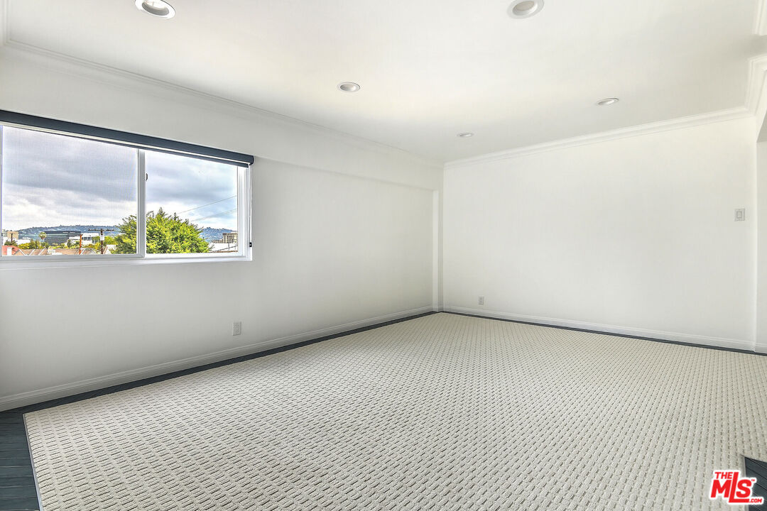 440 S Roxbury Dr Unit: 302