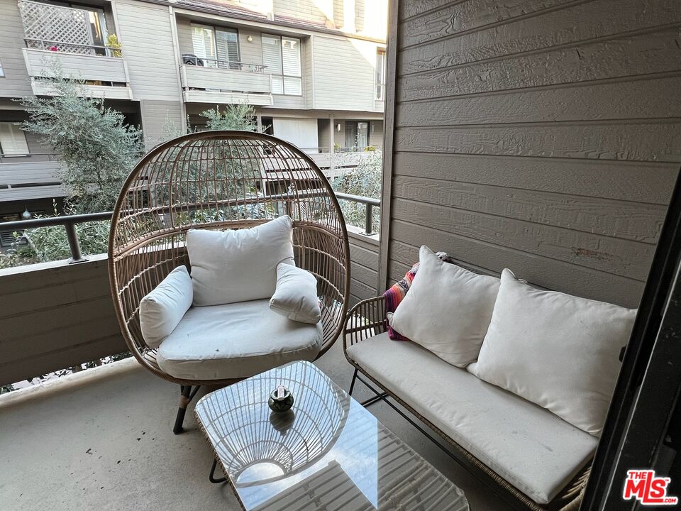 13331 Moorpark St Unit: 205