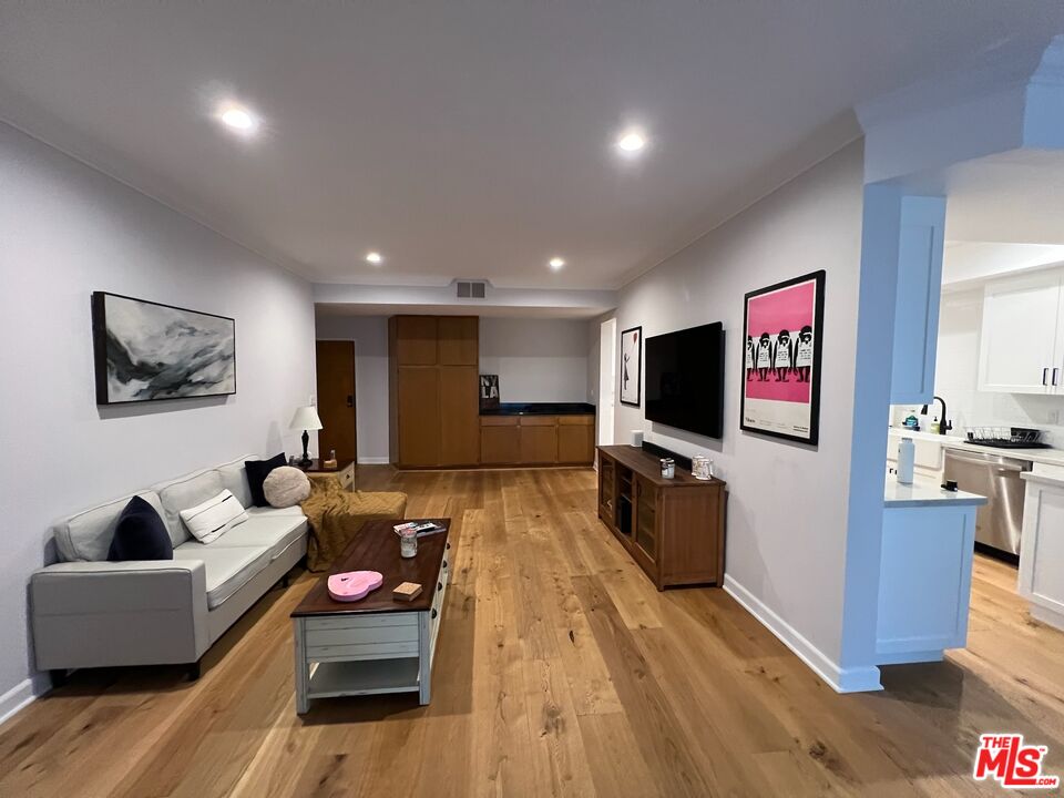 13331 Moorpark St Unit: 205