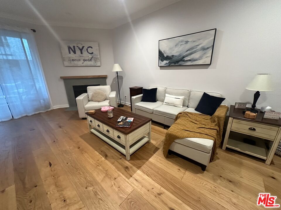 13331 Moorpark St Unit: 205