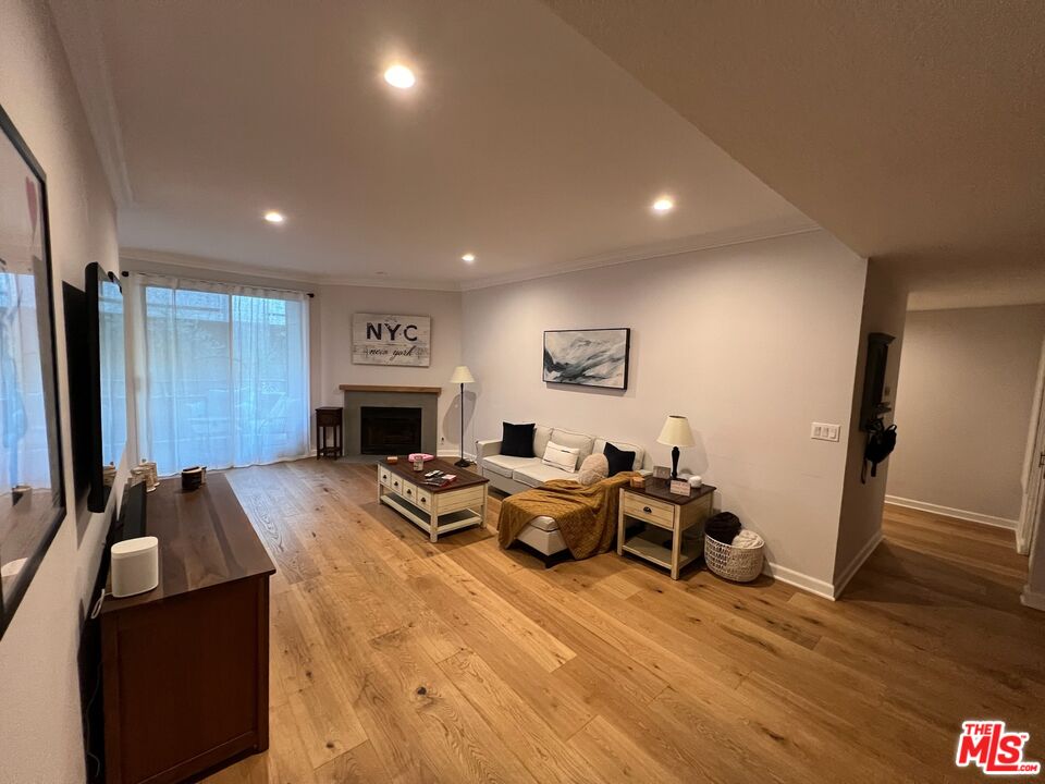 13331 Moorpark St Unit: 205