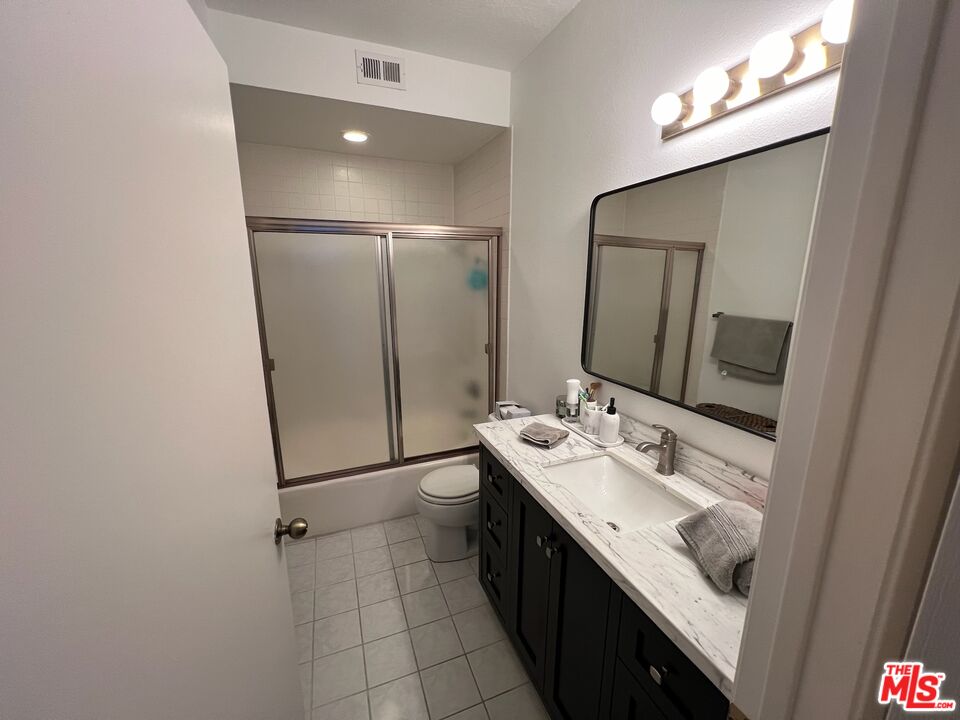 13331 Moorpark St Unit: 205