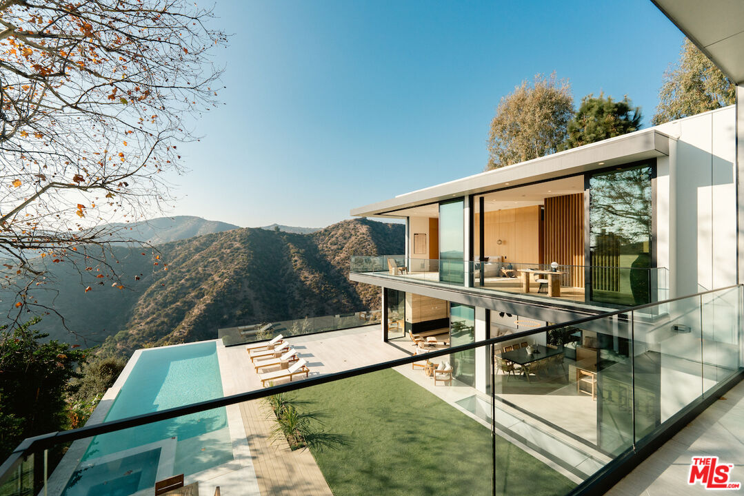 1149 Linda Flora Dr