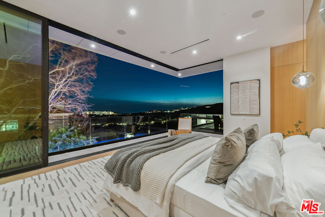 1149 Linda Flora Dr
