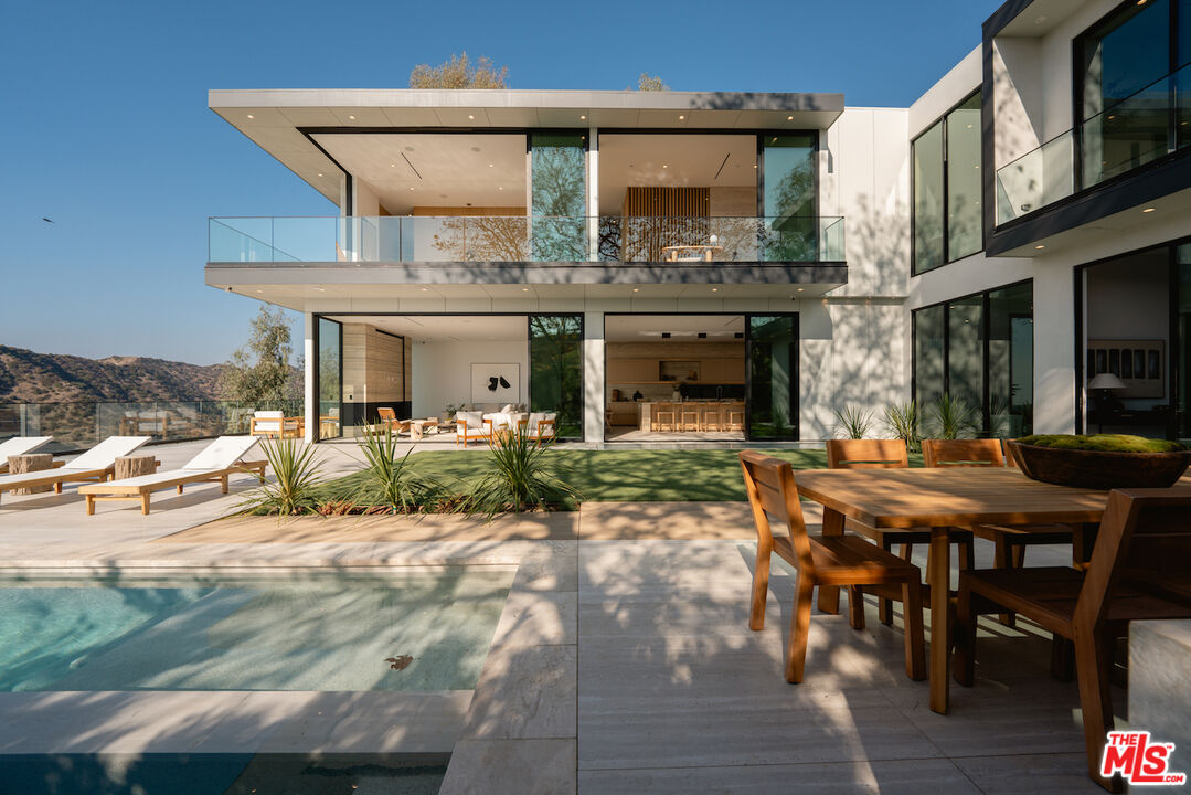 1149 Linda Flora Dr