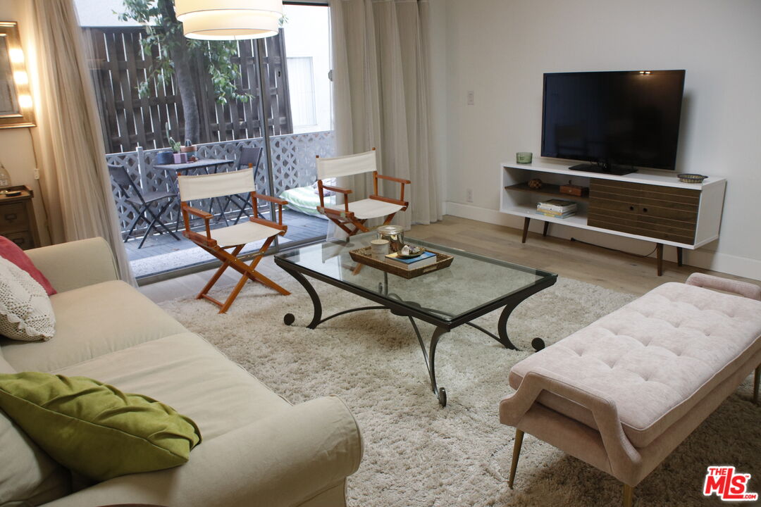 10240 Camarillo St Unit: 112