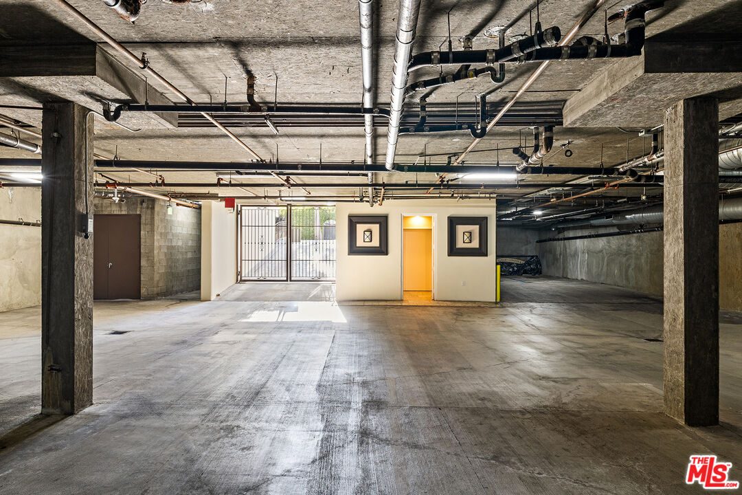 632 N Kings Rd Unit: 202