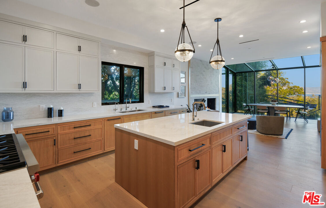 7052 Dume Dr