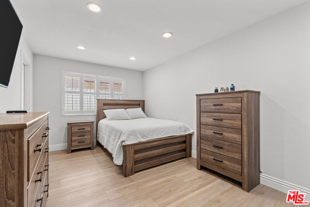 27616 Maple Ridge Cir