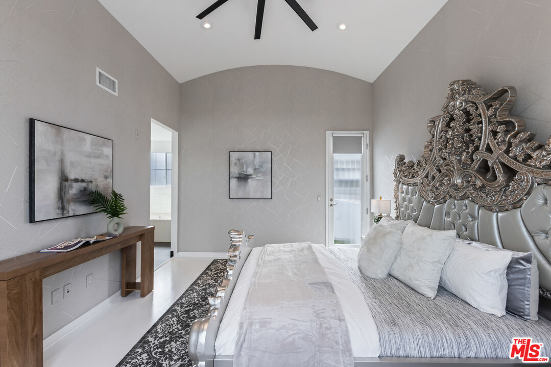 5400 Playa Vista Dr Unit: 23