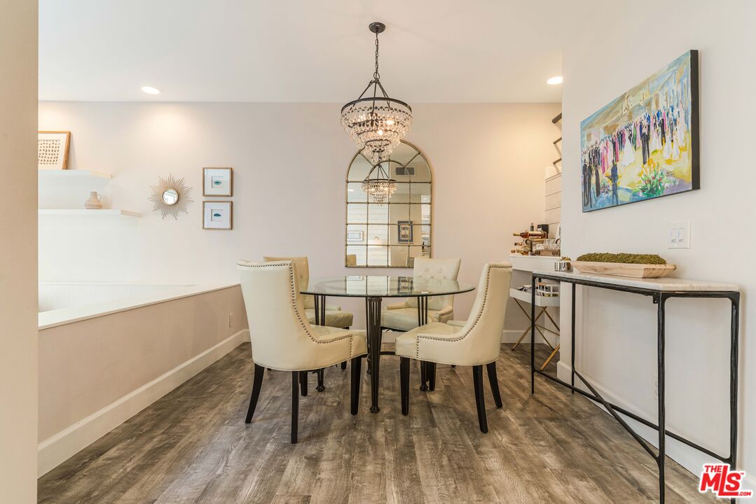 520 S Barrington Ave Unit: 117