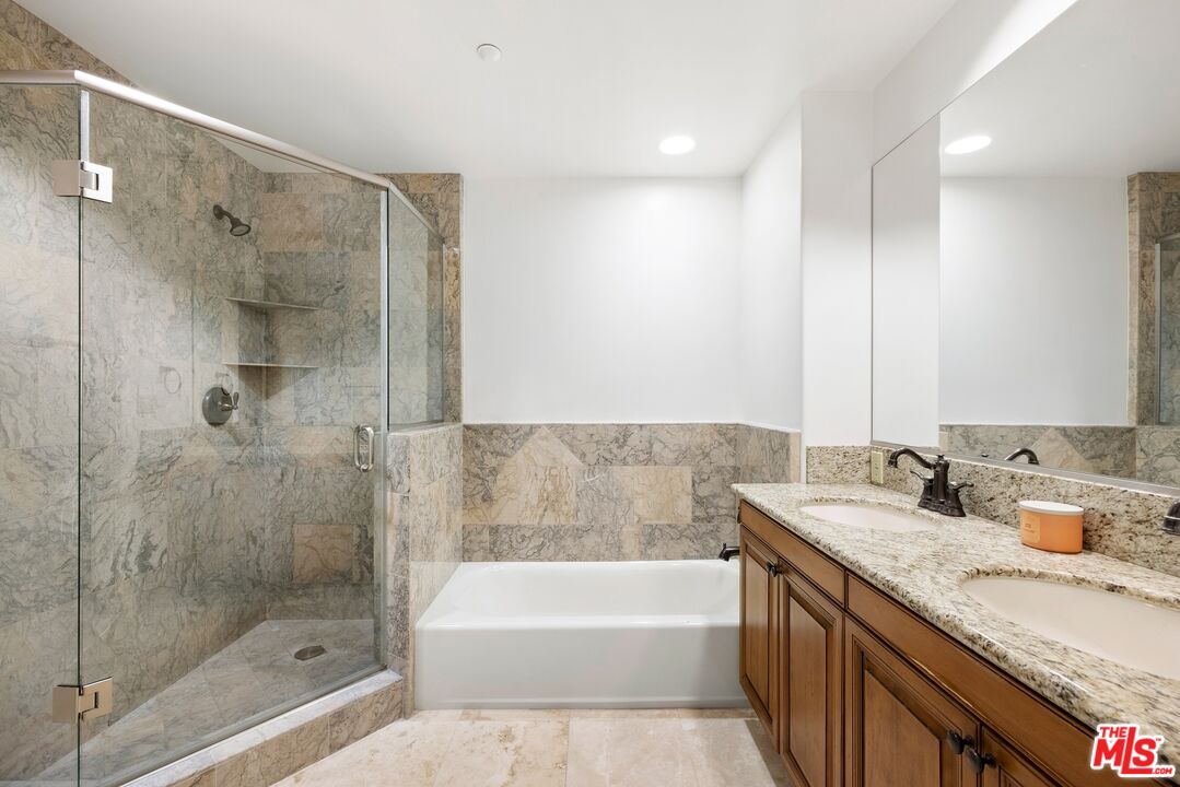 11633 Chenault St Unit: 202