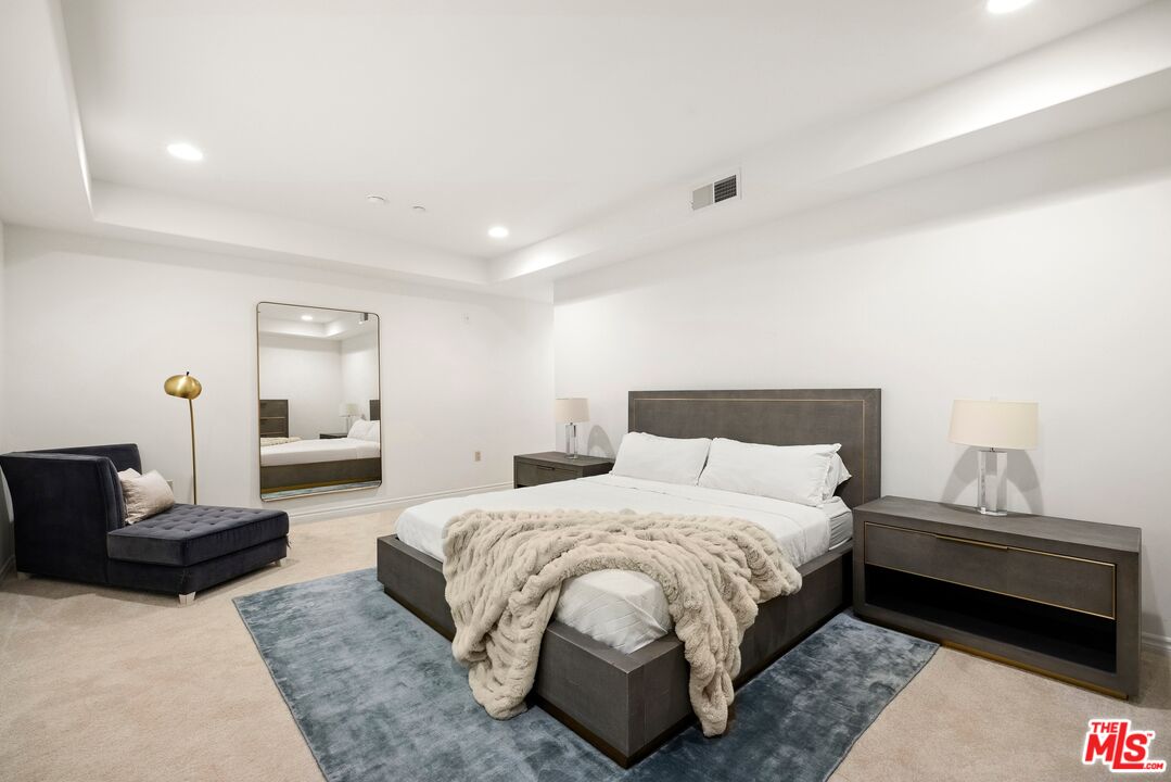 11633 Chenault St Unit: 202