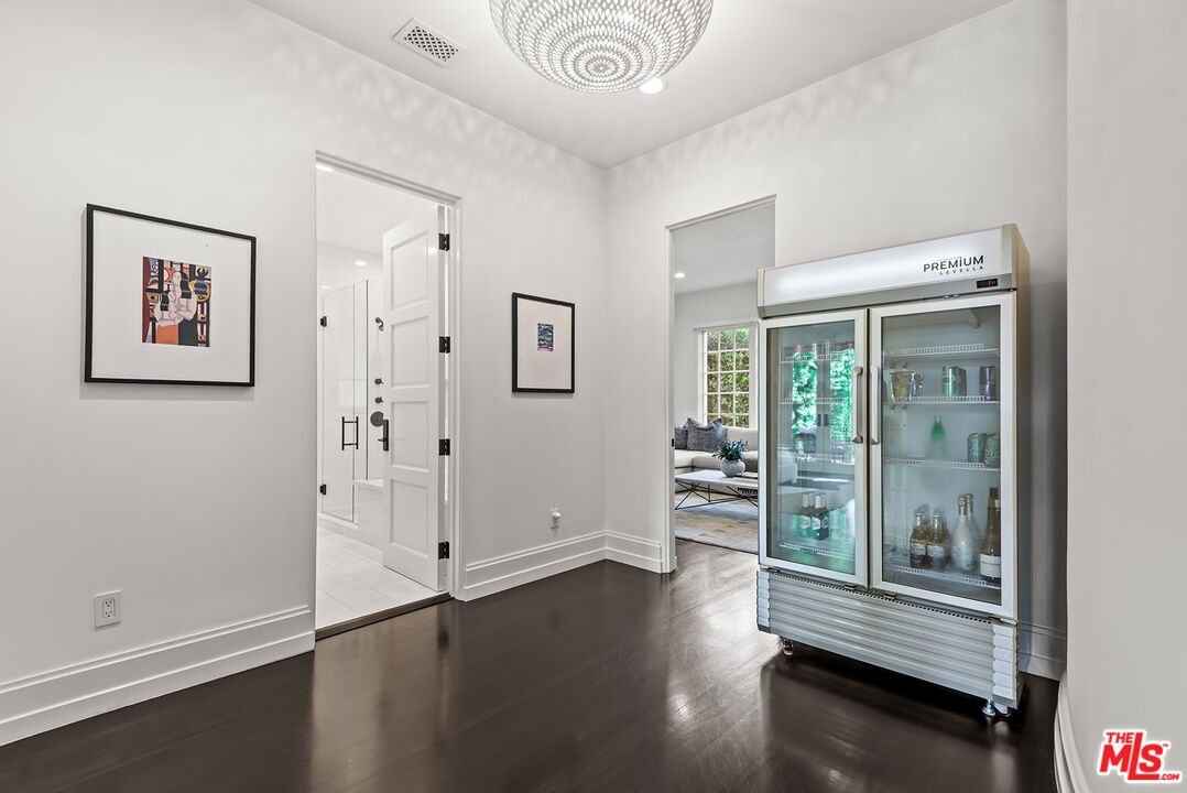 9928 Toluca Lake Ave