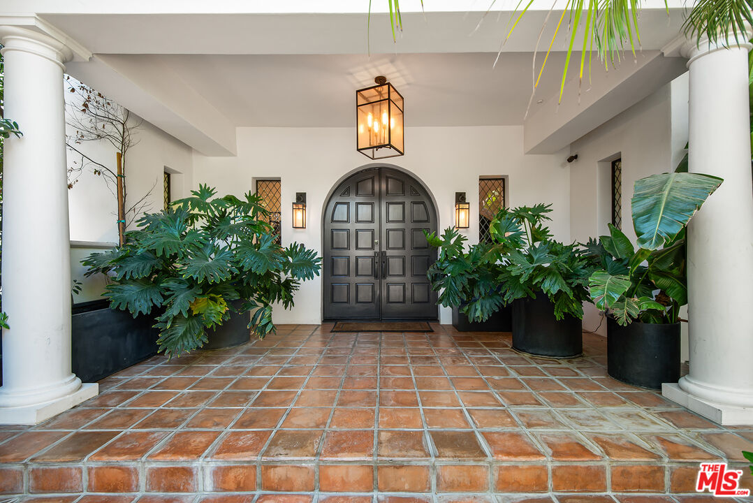 9928 Toluca Lake Ave