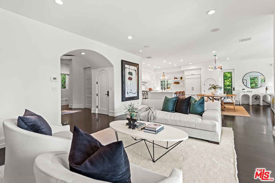 9928 Toluca Lake Ave