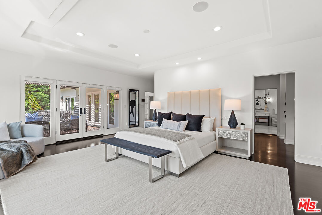 9928 Toluca Lake Ave