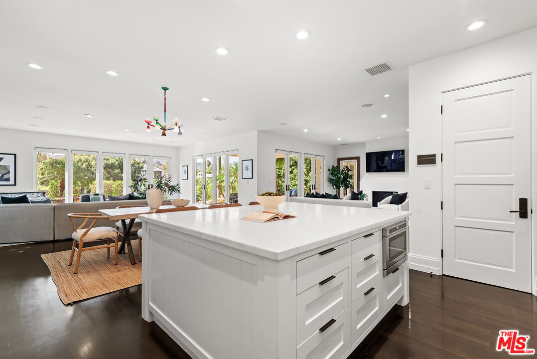 9928 Toluca Lake Ave