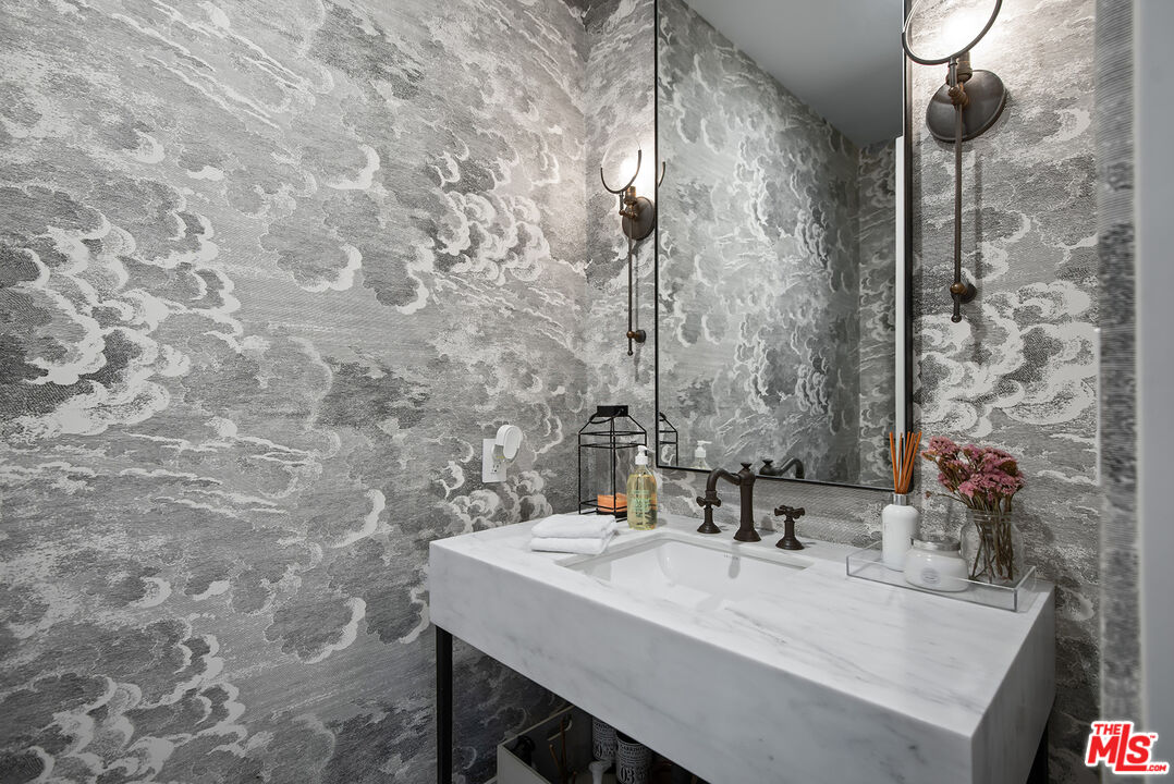 9928 Toluca Lake Ave