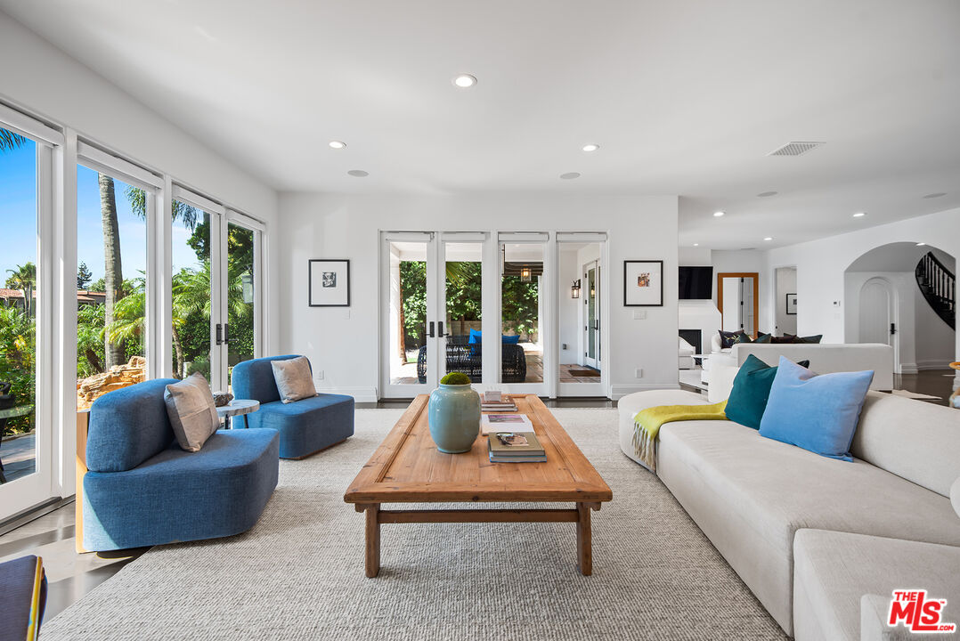 9928 Toluca Lake Ave