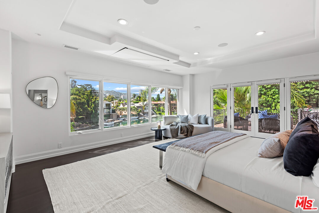 9928 Toluca Lake Ave