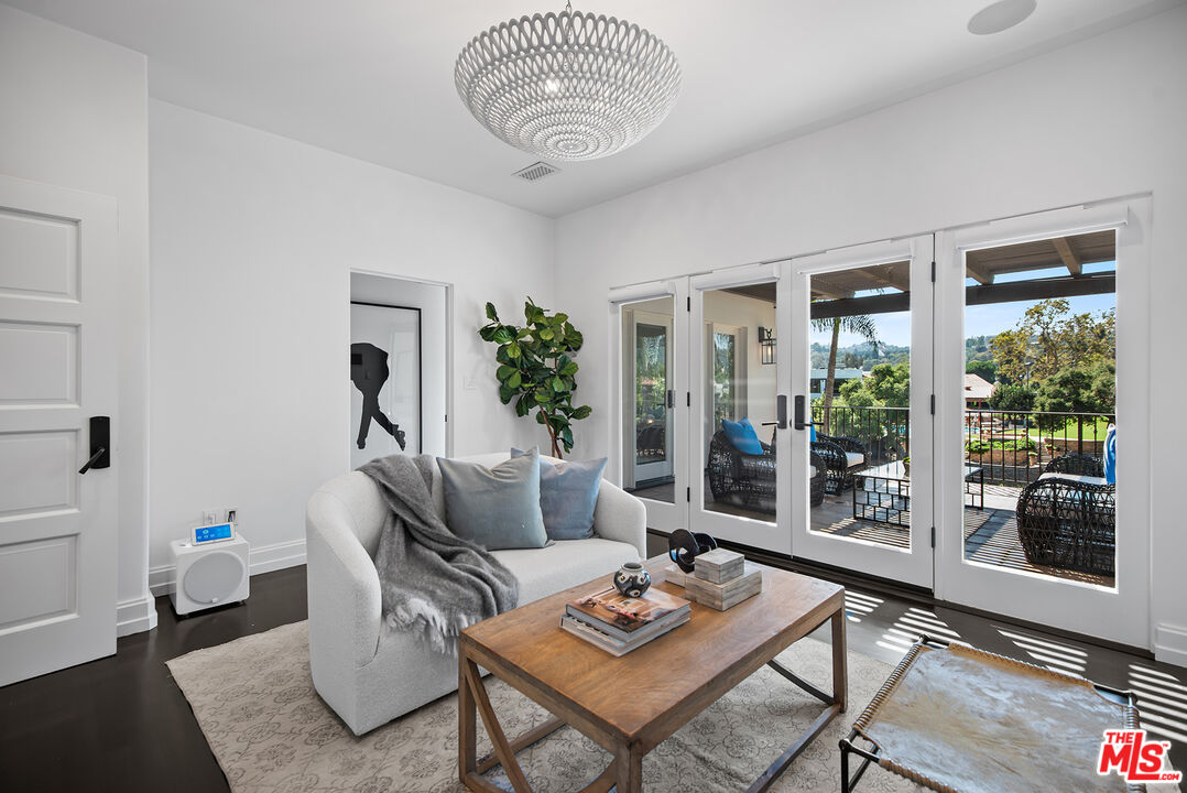 9928 Toluca Lake Ave